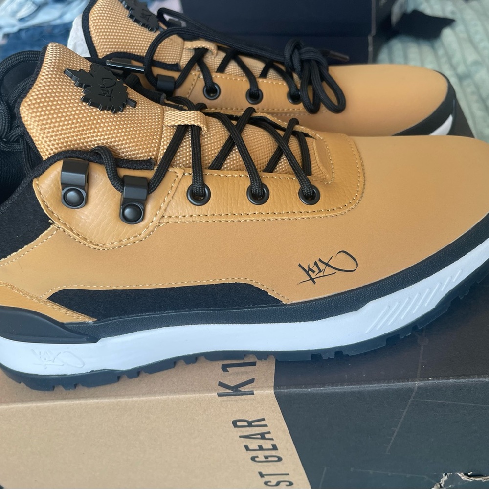 K1X Philly Run. Men's Tan and Black Hiking Sneakers